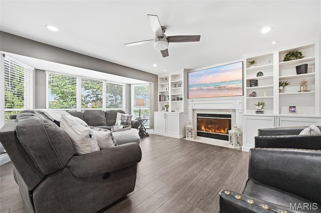 SUMMER CHASE - Residential