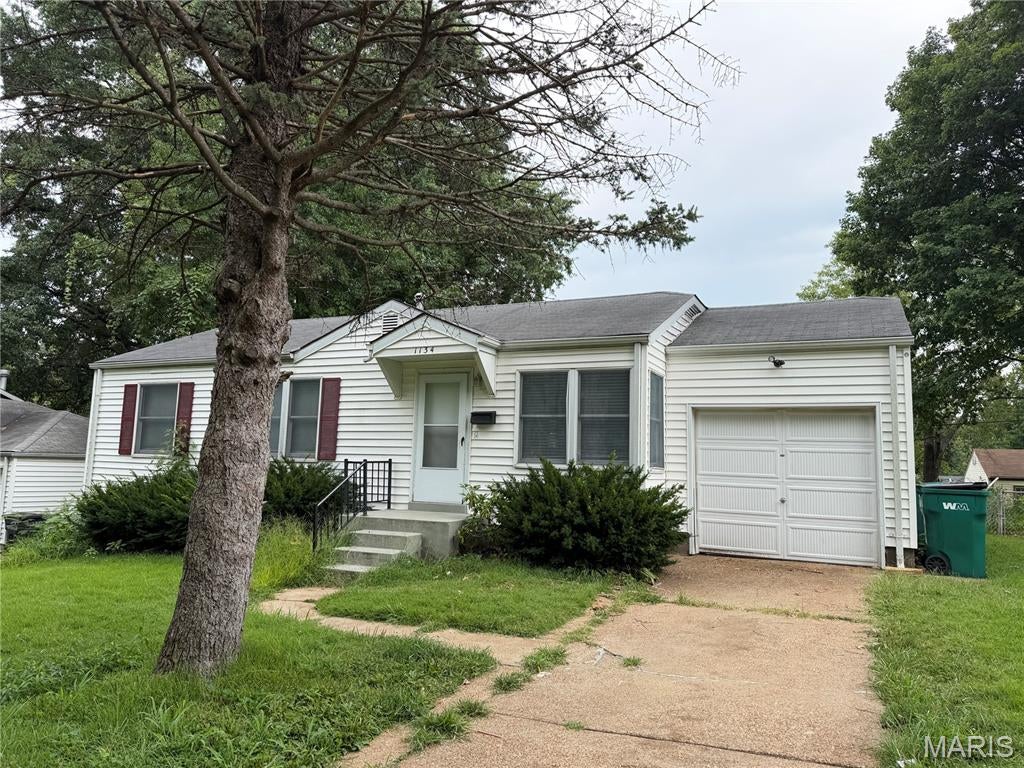 Section 8 accepted!! Tenant is responsible for all utilities, including $95/mo for sewer, to be paid to owner in addition to their monthly rent payment. Qualifications: Income must be 3x the asking rent, a minimum credit score of 580, proof of income for the last 30 days, no evictions or felonies in the last 5 years. Application fee is $40 per adult.