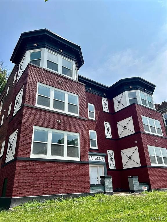 Introducing 5931 Maple Ave, Saint Louis, MO, a prime investment opportunity in the multifamily/high-rise sector. This 7,300 SF building, constructed in 1917 and thoughtfully renovated in 2024, boasts six units and sits within the B zone. With a sterling track record of 100% occupancy, this property presents a solid foundation for immediate and sustained returns. Whether you're seeking a strategic addition to your portfolio or an opportunity to realize untapped value, this property offers a compelling proposition. Don't miss the chance to explore the potential within this impressive asset.

This property can be sold individually or sold together with 3331-3335 South Jefferson Ave, Saint Louis MO 63118