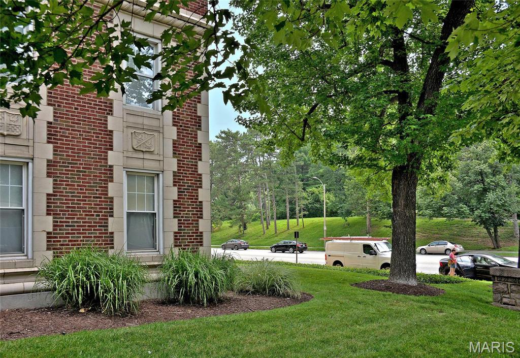 Wiltshire Condo - Residential