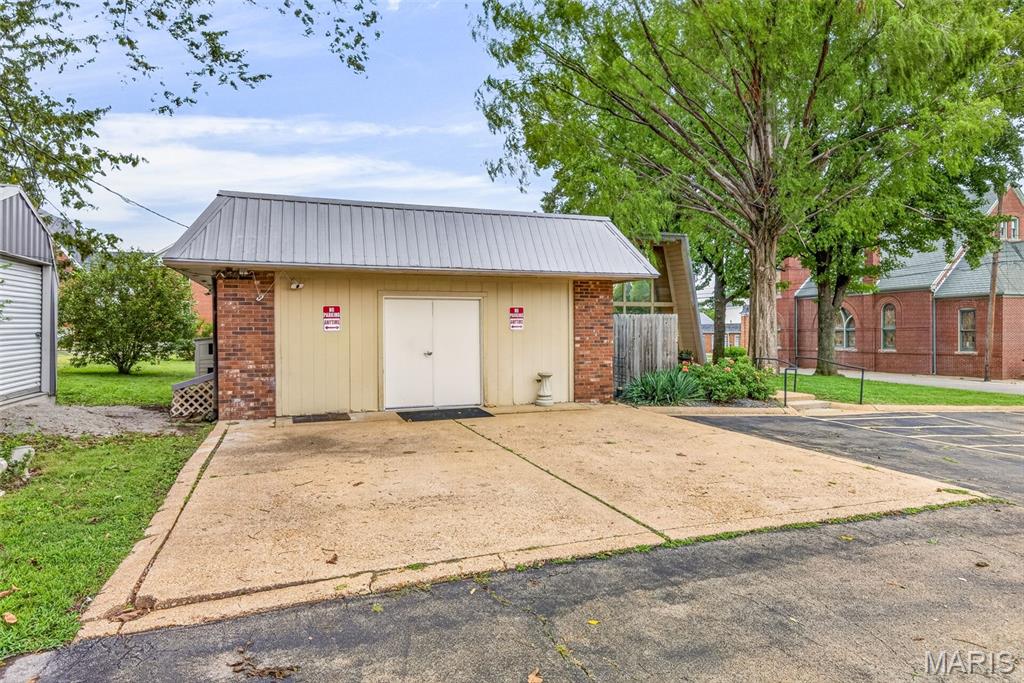 n/a - Commercial Sale