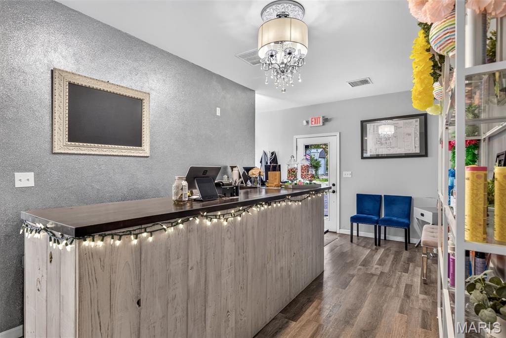 n/a - Commercial Sale