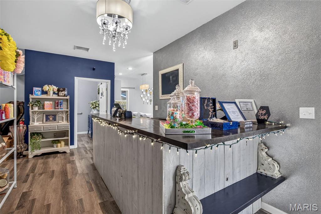 n/a - Commercial Sale