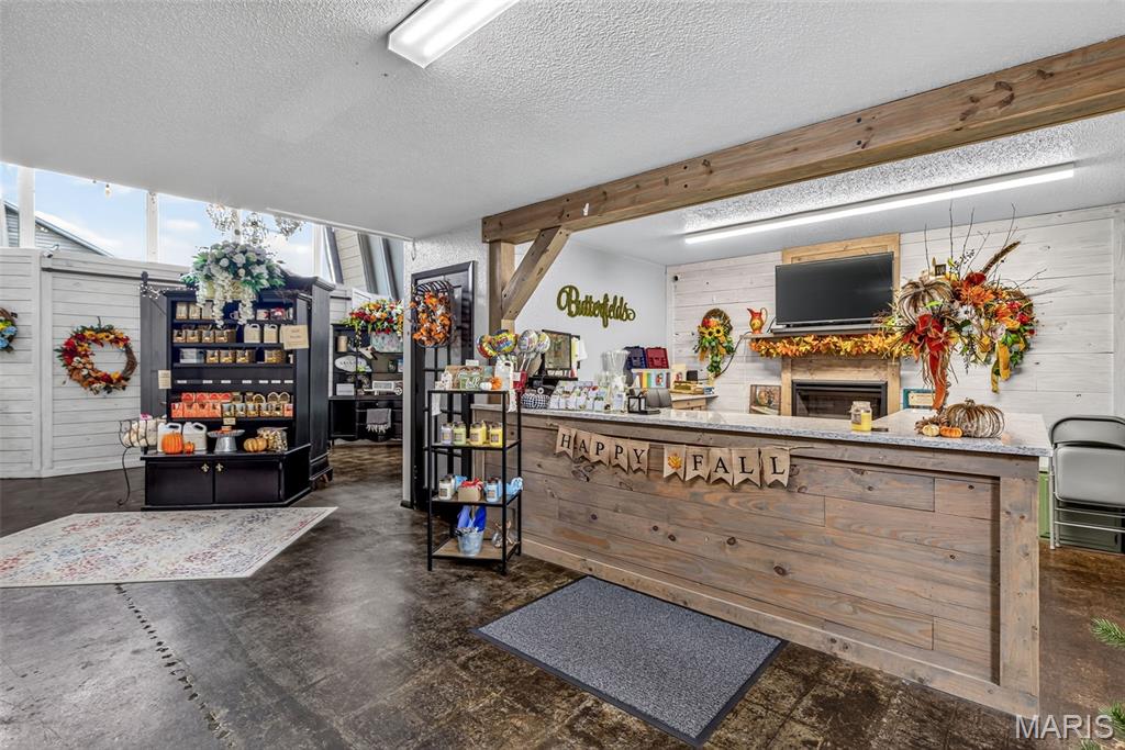 n/a - Commercial Sale