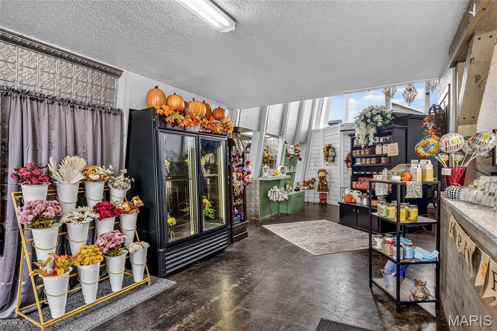 n/a - Commercial Sale