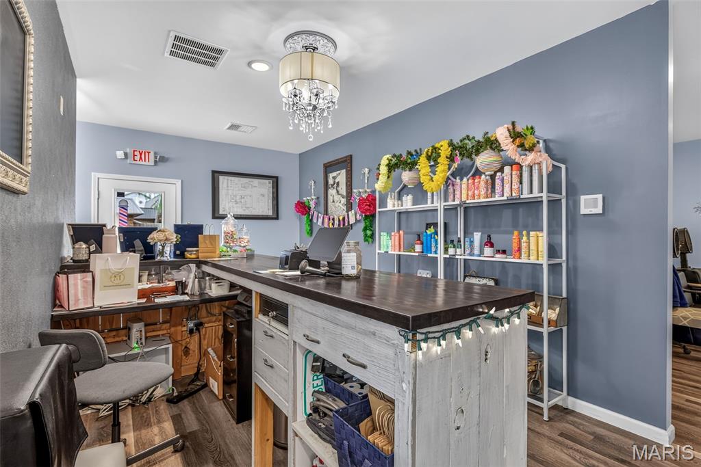 n/a - Commercial Sale