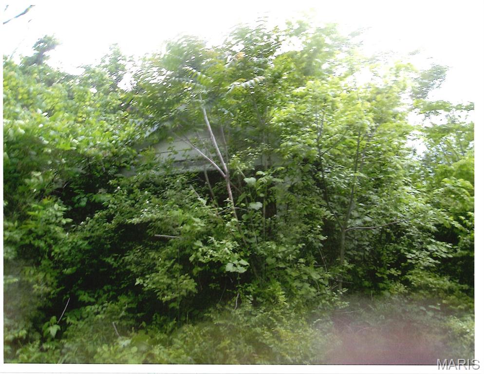 Investor Special – 2 Bedroom, 1 Bath Home with Great Potential!

Opportunity awaits with this 2-bedroom, 1-bath investor special! This property is the perfect fixer-upper for investors, flippers, or buyers looking to build sweat equity. Featuring a functional layout and solid bones, this home offers endless possibilities for renovation and customization.

With some TLC and updates, this property could be transformed into a great rental, resale investment, or affordable personal residence. Conveniently located close to shopping, schools, and local amenities, this home is situated in an area with strong potential for future value.

Property is being sold AS-IS. Bring your vision and tools and turn this diamond in the rough into something special! Don’t miss this investment opportunity