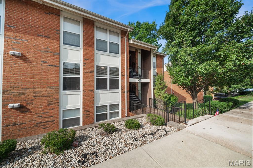 Sharp, clean, and ready for you. This 2-bedroom, 1 bathroom condo delivers effortless living with a bright layout, in-unit laundry, and a private deck for morning coffee or evening unwind.

Enjoy flexible parking options plus a full suite of community perks: pool, clubhouse, and fitness center — all included.

A low-maintenance lifestyle in a high-convenience location. Just move in and start enjoying it.