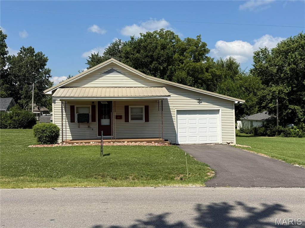 Discover this charming 1-bedroom, 1-bath bungalow located at 1513 N Elson in Kirksville, Missouri, set on a large city lot with adjoining lots available for purchase (MLS #26042565). This well-cared-for home offers a cozy living space and is ideally situated close to hospitals, shopping, and restaurants, making it perfect for both comfort and convenience. With ample outdoor space, you have the potential to buy additional lots to build your dream shop or enjoy various outdoor activities. Don’t miss the opportunity to make this delightful bungalow your own!