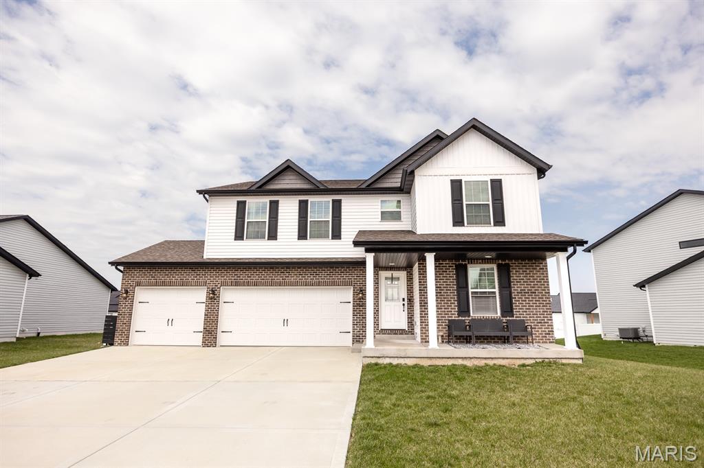 Why build when you can own this beautiful like new 2 story home with loads of modern updates. From the moment you step inside you'll notice the updated finishes including luxury flooring, light fixtures and sleek accent walls. The fully updated kitchen includes loads of counter top and pantry space and is perfect for entertaining. Upstairs includes a bonus loft area plus laundry along with spacious bedrooms with walk in closets. Downstairs is an additional family room, full bath and large bedroom. Enjoy evening in your backyard with a larger covered patio and beautifully landscaped area.
Passed Municipal occupancy available