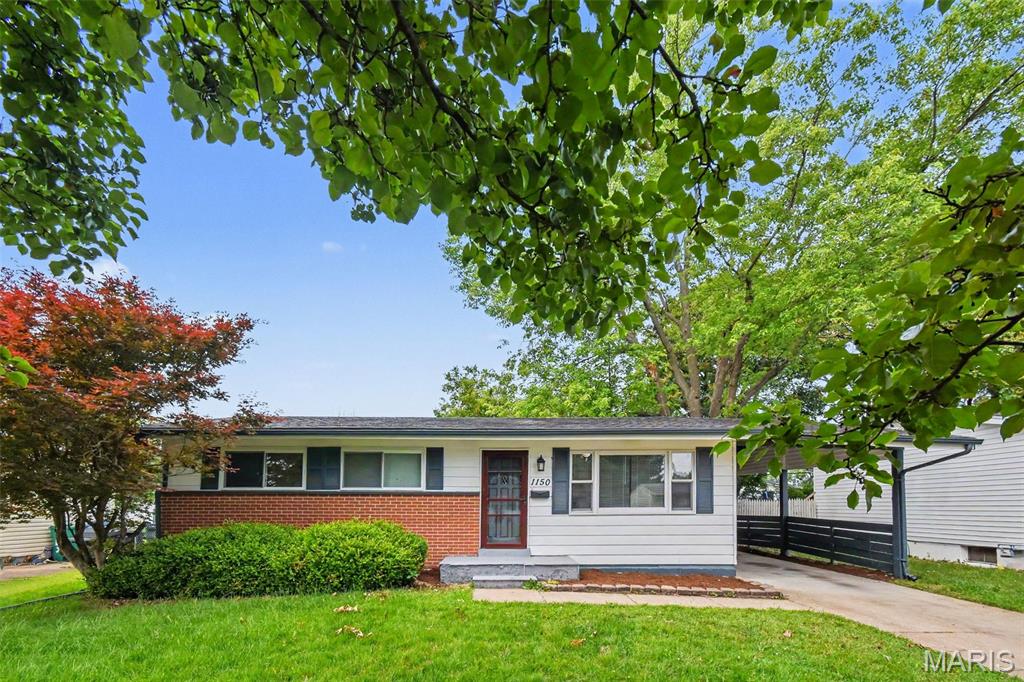 This three-bedroom, two-bathroom home is situated in the De Smet neighborhood. The home features a functional layout that flows into a practical kitchen, which is equipped with laminate countertops and stainless steel appliances. From the main living area, step outside to a fully fenced-in backyard that offers a great space for outdoor enjoyment. Conveniently located in the Hazelwood West School District, this home provides easy access to highways, shopping, and schools.
Schedule your private showing today!