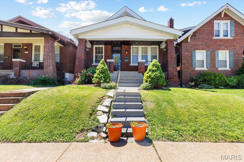 Centrally located in the beautiful sought after South Hampton neighborhood this adorable cottage is within walking distance of restaurants, shopping and entertainment.  A beautiful brick abode and nice size front porch welcomes you to the entry of the this charming home with some original stain glass windows, and wood flooring.  A place you can make your own with large open concept living/dining room so light and bright.  Pick up your morning coffee in the nice sized kitchen and enjoy the morning sunrise on the 4 season sun room.  Kitchen has 42 inch cabinets, granite counters and gas stove.  Nice sized main floor primary bedroom and custom tile hall bath.  Lower level is finished with second bath and laundry.  Rec area and family room/theater area.  Upper level has second bedroom and large open office/sleeping room.  Walk out the sun room to enjoy a patio and fenced backyard.  That combined with two pad off street parking makes this home a must see.  You will want to come right in and put your feet up - you are home.