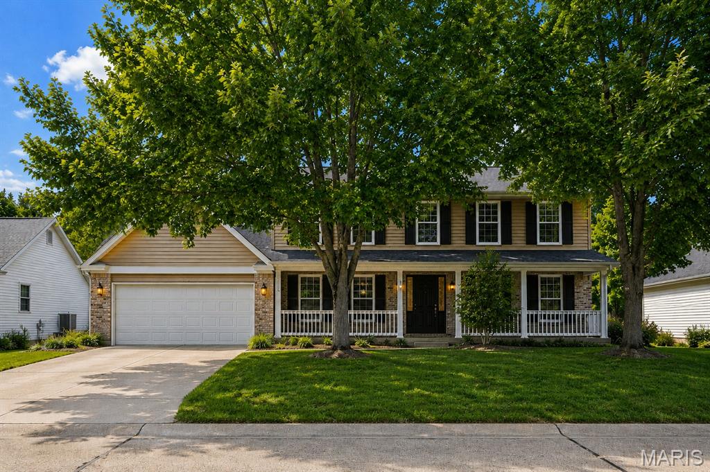 Located on a private street with wooded backyard views, this spacious two-story home offers over 3,500 square feet of versatile living space. A covered front porch welcomes you into the soaring two-story foyer featuring formal living and dining areas. The kitchen is designed for everyday living and entertaining with quartz countertops, stainless steel appliances including a double oven and gas cooktop, walk-in pantry, and adjoining breakfast room. The great room features a gas fireplace and expansive windows overlooking the private backyard. Upstairs, you’ll find four generously sized bedrooms, including a vaulted owner’s suite with a sitting area, double sinks, soaking tub, and separate shower. The finished walkout lower level features a large recreation area, full bath, additional flex space ideal for an office, gym, or media room, plus a 5th bedroom and plenty of storage. Recent updates include fresh paint, newer HVAC, newer roof, and newer composite deck. Enjoy outdoor living with a private backyard setting and peaceful natural surroundings. Conveniently located near highways, shopping, dining, and the Katy Trail, with subdivision private access directly to the trail.