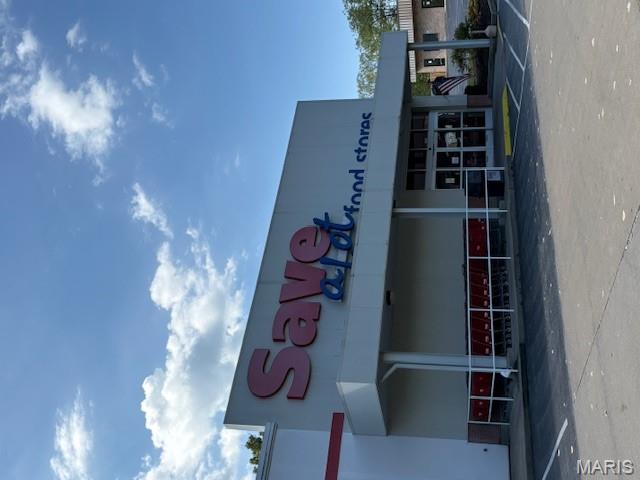 Impeccably maintained building.  Very versatile with many possible usages.  Check with city/county for approval of usage types.  Built in 2014, 1 loading dock space with overhead door.  3 large walk in freezers.  Additional on floor piped freezers and refrigerated units.  Just under 12,000 sf building.  2 smaller finished office spaces, break room, bathrooms.  LED overhead lighting.  Large parking lot with approximately 50 spaces more or less.  Signage possible for building and marquee signage.  Great location just seconds from the highway entrance and exit ramps, and visibility from the highway.  Grocery, warehouse, distribution, gym or athletic facility, training or school campus, or other possible usages.