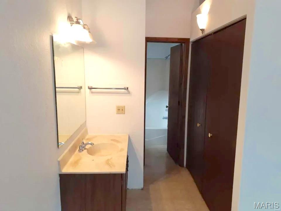 CHATEAU WOODS - Residential Lease