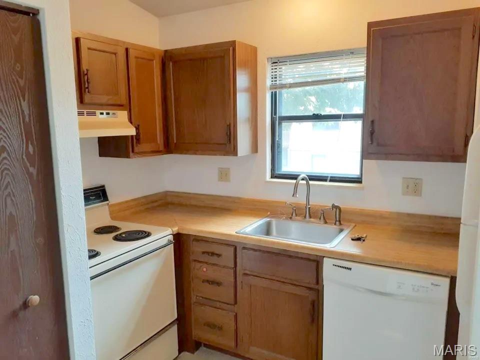 CHATEAU WOODS - Residential Lease