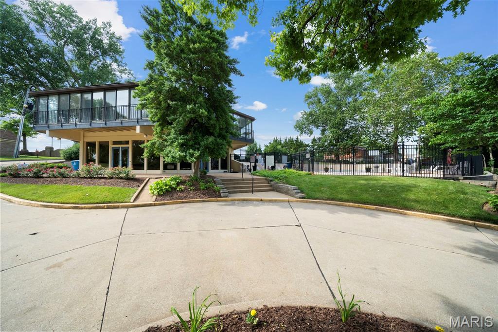 Autumn Lakes Five Condo - Residential