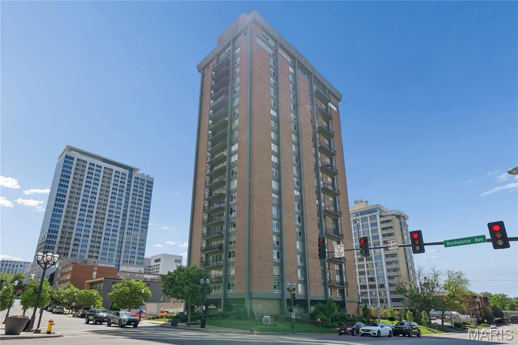 Seventh-floor Park Tower condominium offering two bedrooms and two baths. Priced below market and offered below market in as-is condition, presenting an excellent opportunity for cosmetic updates and resale with an estimated after-repair value of $325,000–$350,000. Features include in-unit washer and dryer, storage locker #91 on Level P1, and assigned parking available for $48 per month.
Residents enjoy full-service amenities, including a 24-hour doorman, fitness center, party room, secure building, covered parking, and a rooftop pool with sweeping views. Dominic’s restaurant is conveniently located on the ground level. Ideally situated in Clayton, with easy access to shopping, dining, major highways, and the airport.