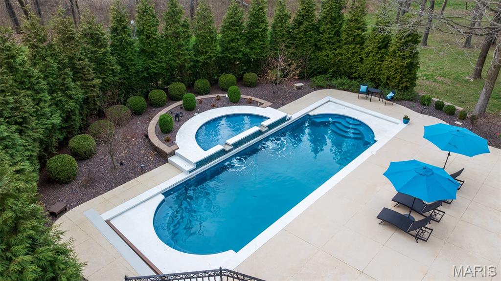 Windwood Lake Estate - Residential