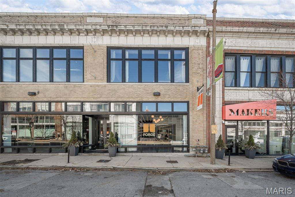 Spacious luxury loft located on the 2nd floor of the Makers Building in Midtown. This custom 1,830 sf condo unit features 2 bedrooms and 2 full baths. The primary bedroom includes a spacious walk-in closet with custom built-ins plus double vanity and soaking tub in the bathroom. The kitchen is perfect for chefs and entertainers alike, featuring a gas stove with range hood, center island, dishwasher, wine fridge and plenty of cabinet space. The connected living room featuring a gas fireplace and large windows with natural light. This condo comes with two gated parking spaces and basement storage. Located in the rapidly growing Midtown Alley neighborhood, you’re just steps away from CityPark, Hidden Gems, Ash Cigar Bar, Egg Midtown, Vidiera Wine Bar, Blue Jay Brewing, Omen Coffee and much more, ensuring a vibrant and convenient lifestyle.