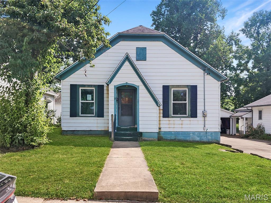 Step into the opportunity of a lifetime with this 3-bedroom, 1-bath home brimming with character and ready for your personal touch. Nestled in a well-established neighborhood, this diamond in the rough is perfect for buyers with vision and heart—those who can see the beauty behind the brushstrokes and are ready to create something truly special. With a little TLC, this could be the cozy haven you’ve been dreaming of. The generous yard, natural light, make this property a standout for those seeking both potential and value.
