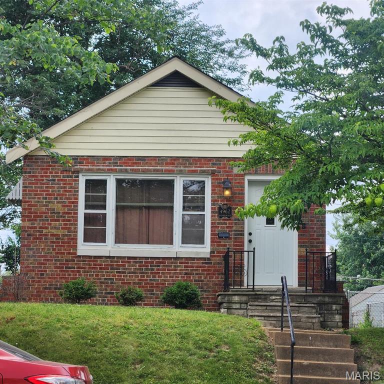 Very sharp house! Many updates and very clean. 1 bedroom, 1 bath. Beautiful kitchen with 42" cabinets, gas stove, refrigerator and dishwasher. The use of washer and dryer included. Hardwood floors in bedroom and living rooms.  Freshly painted basement and includes a bonus room. One detached garage with electronic opener. Very convenient location that is close to Macklind Ave with entertainment and dining. Convenient to Hwy. One pet ok with pet deposit.