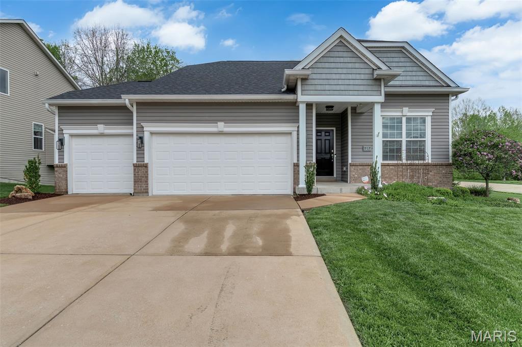 Welcome to 917 Summits Oaks Drive in highly desirable Eureka! This spacious 4 bed, 3 bath 1.5-story home showcases the popular Eagles Nest floor plan, thoughtfully designed for both everyday living and effortless entertaining.

Inside, you’ll find beautiful wood floors, 9-foot ceilings, and an open-concept layout ideal for hosting gatherings of any size. The kitchen is a true centerpiece, featuring elegant white quartz countertops, a new gas cooktop, double ovens, updated kitchen lighting, new cabinet hardware, and a brand-new faucet. The rich dark cabinetry provides a beautiful contrast and the kitchen flows seamlessly into the main living area, complete with a cozy gas fireplace.

The main-level primary suite offers hardwood flooring and a spacious en-suite bath with both a separate shower and soaking tub, along with a custom-designed walk-in closet. Upstairs, a den, private bedroom and full bath provide the perfect retreat for guests, teens, or a dedicated home office.

The home also features a generously sized three-car garage, offering ample space for vehicles, storage, hobbies, or a workspace.

The unfinished basement presents outstanding potential, with a large pour, an egress window already in place, and rough-in plumbing ready for a future bathroom—making it ideal for adding an additional bedroom and expanding your living space while increasing long-term value.

This home has been meticulously maintained and thoughtfully updated. Recent improvements include a newer roof and 6” gutters (July 2023), brand-new carpet throughout (2026), and a Navien high-efficiency tankless water heater (March 2025).

Curb appeal shines with professional landscaping and a freshly painted front door. A transferable Achosa Buyer’s First Choice Home Warranty is available upon request.

Move-in ready and loaded with updates, this home checks every box.