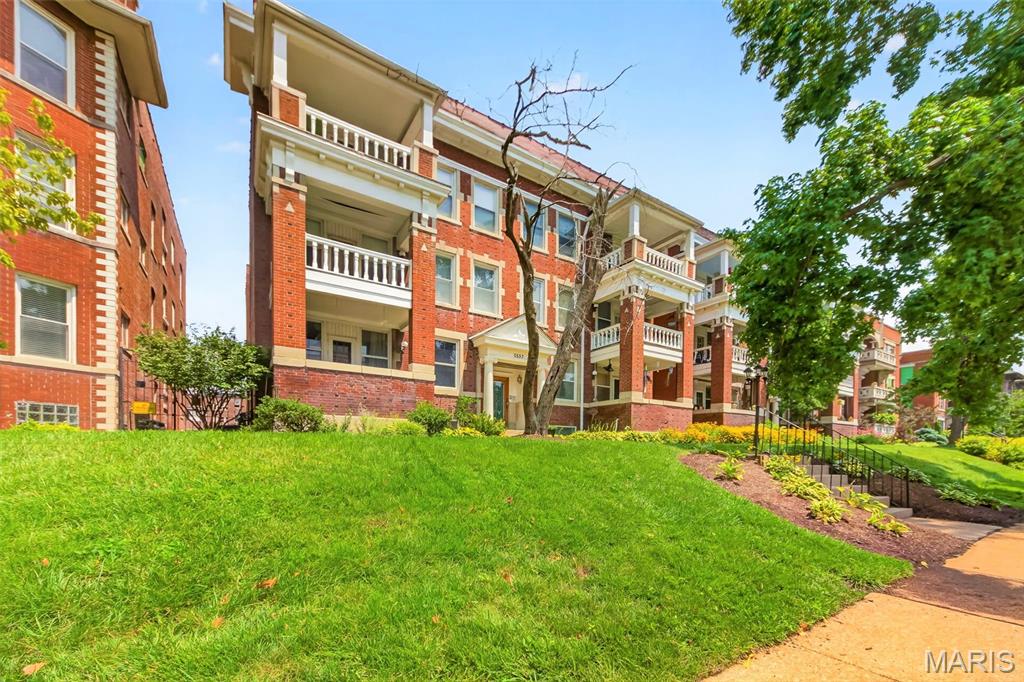 Waterman Condo 04 - Residential