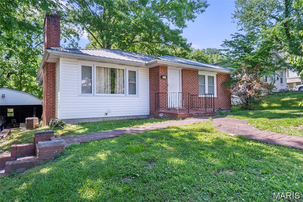 This 3 bed/2 bath cutie is just blocks from campus and beautiful Capaha Park! Since purchasing, sellers have put on a metal roof, new deck, replaced most windows, and remodeled kitchen and baths. The bonus- a studio cottage in the rear of the property! Investors- take note... both dwellings fully leased!