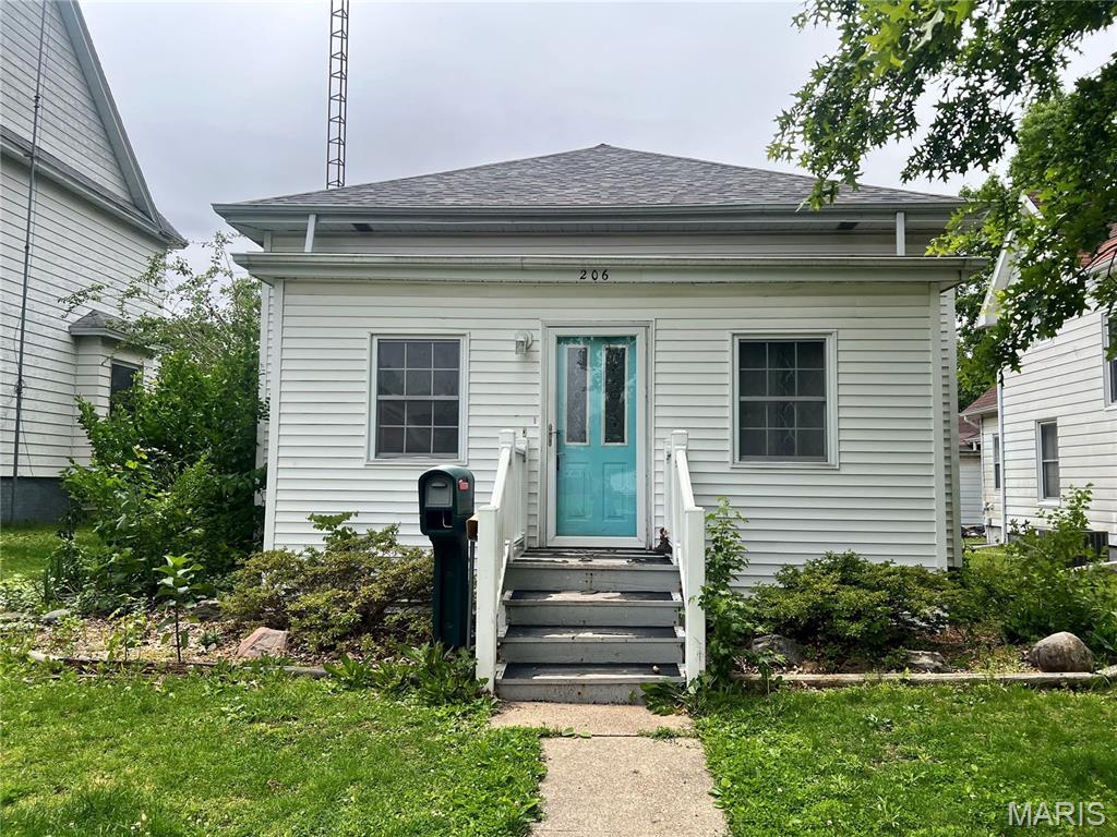 Take a look at this charming 2-bedroom, 1.5-bath home featuring spacious living and dining areas, newer laminate flooring, and updated flooring in the full bath. The eat-in kitchen comes complete with appliances and a walk-in pantry, while the main-floor laundry includes a washer and dryer that stay with the home.
An enclosed back porch provides additional flexible living space, and the fenced backyard offers room to relax or entertain.
A standout feature is the impressive 30x40 heated garage with an attached space and separate entrance—ideal for a business, office, workshop, studio, or hobby area.
Additional updates include a newer roof (2021) and water heater (2024). Conveniently located just 1.5 blocks from downtown, Kismet Coffee, Casey’s, restaurants, the park, and other local attractions.
Property is being sold as-is. Cash or conventional financing only.