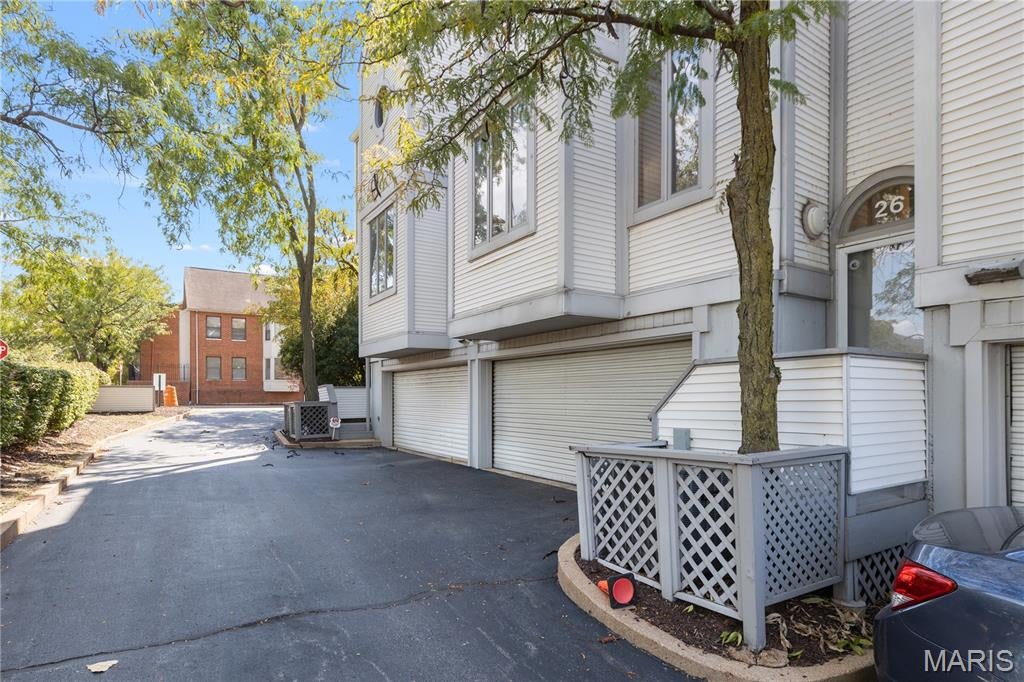 Columbus Square Townhomes - Residential