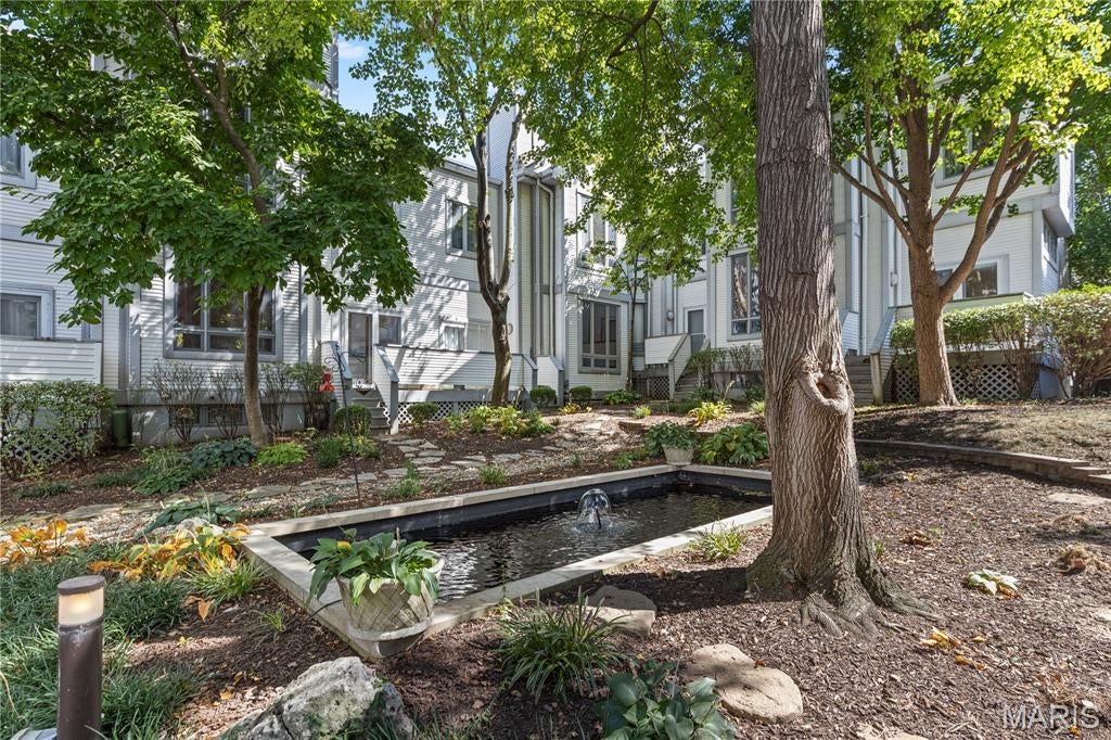 Columbus Square Townhomes - Residential