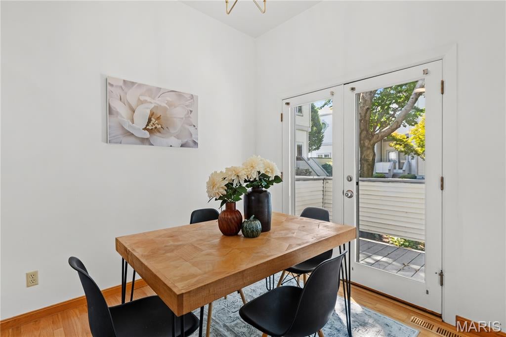 Columbus Square Townhomes - Residential