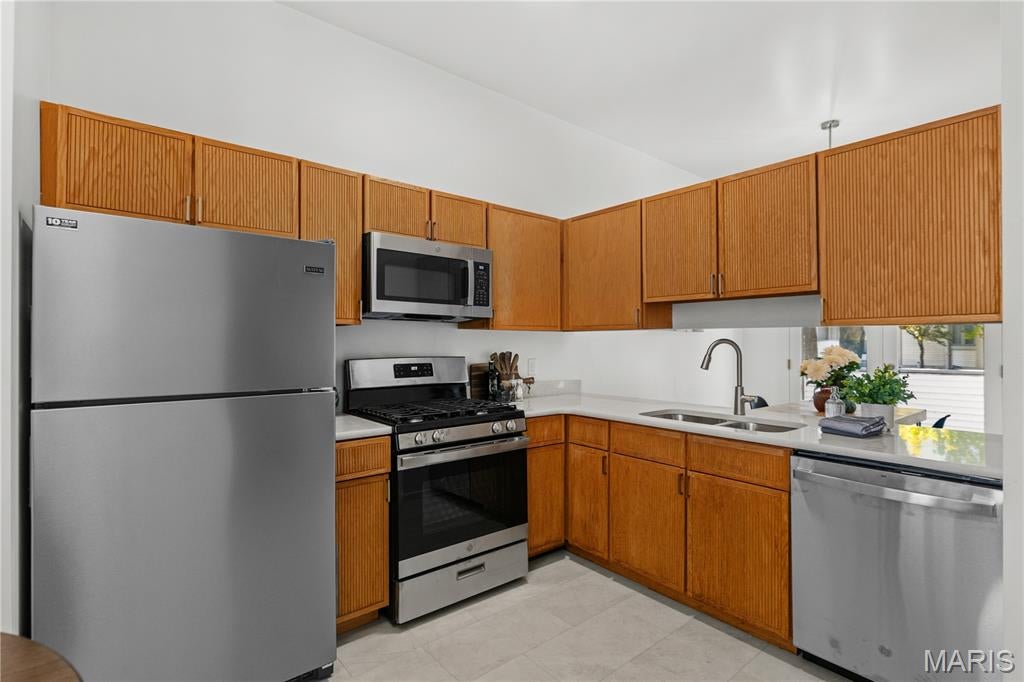 Columbus Square Townhomes - Residential