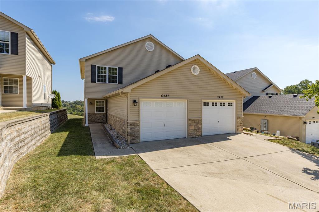 Welcome to Ridgeview Estates! This townhome community offers convenience and comfort with peace of mind! Move in ready 2 Bedroom 2 Bath home featuring a 1 car garage and covered front entry. Enjoy the open living space on the main floor with the kitchen, dining and living room. Lots of natural light with dining window and french door to the patio. Relax and unwind with the private setting back patio with a view overlooking the level backyard. Main floor laundry area adds convenience to everyday living. Upstairs, the generously sized primary suite features full bathroom with walk in shower and an additional bedroom. HOA fee of $172 per month includes exterior maintenance, along with snow removal, and trash service. New roof and siding completed by HOA in 2025. Located close to highway 55, shopping and restaurants, minutes from Mastodon State Park, charming Imperial Main Street, & historical Kimmswick. Schedule your private tour today!