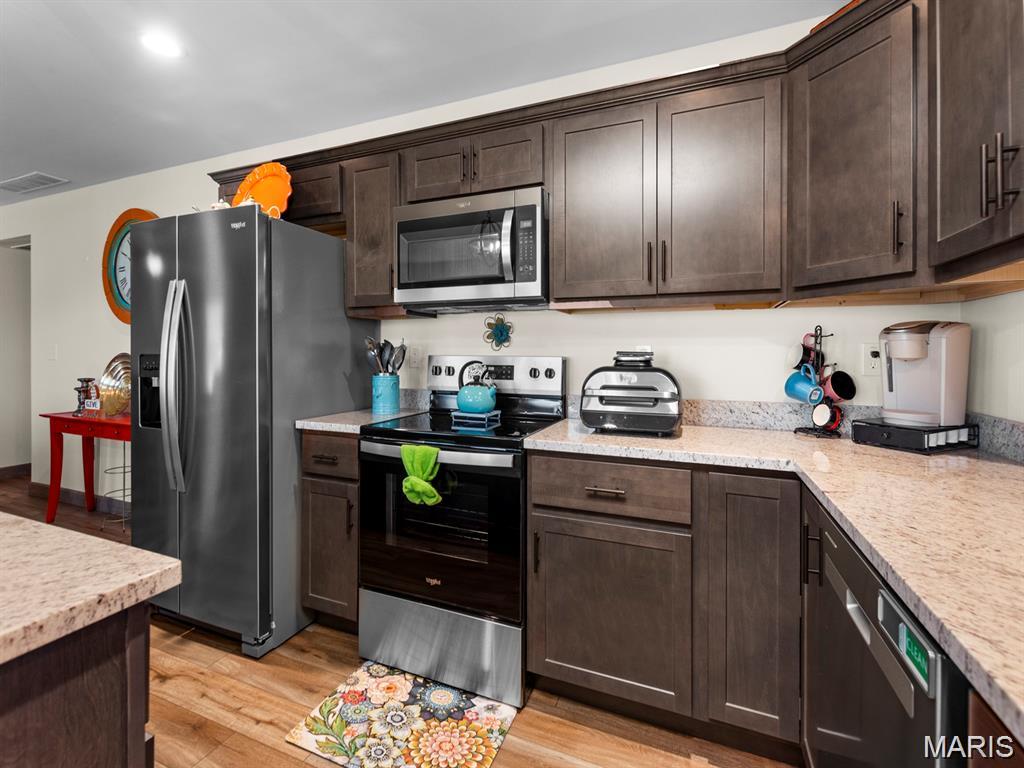 PRAIRIE TRAILS ESTATES - Residential Lease