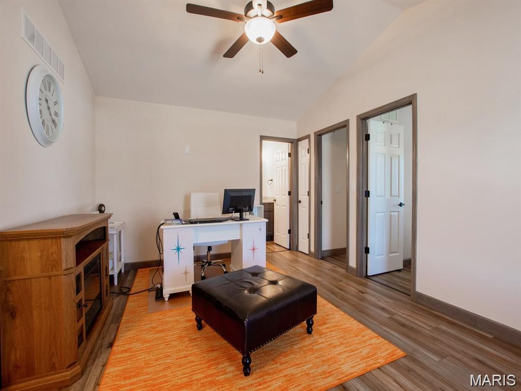 PRAIRIE TRAILS ESTATES - Residential Lease