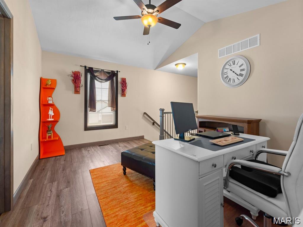 PRAIRIE TRAILS ESTATES - Residential Lease