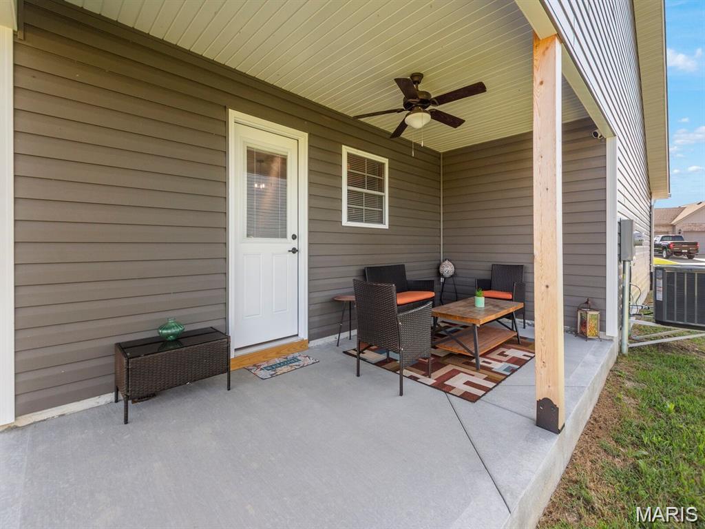 PRAIRIE TRAILS ESTATES - Residential Lease