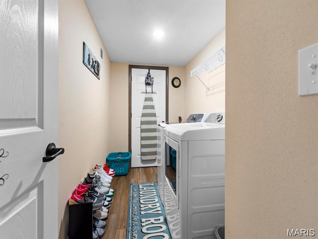 PRAIRIE TRAILS ESTATES - Residential Lease