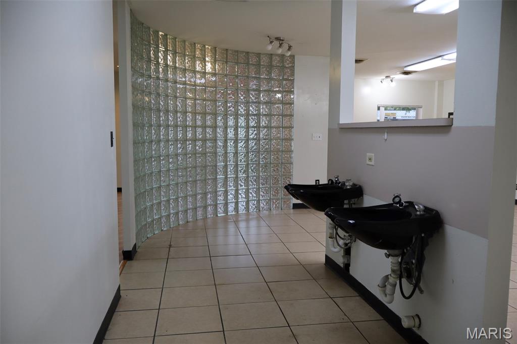 Kirchhoffs 02 - Commercial Lease
