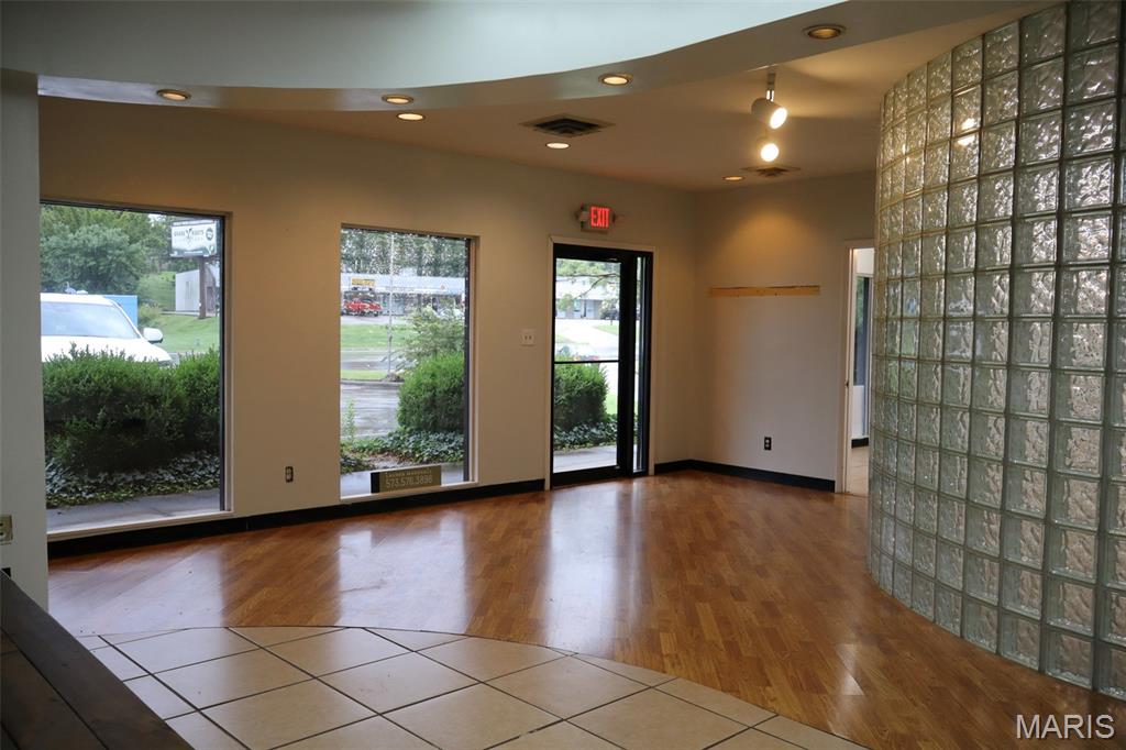 Kirchhoffs 02 - Commercial Lease