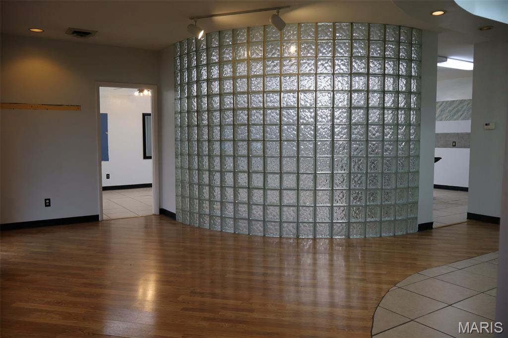 Kirchhoffs 02 - Commercial Lease