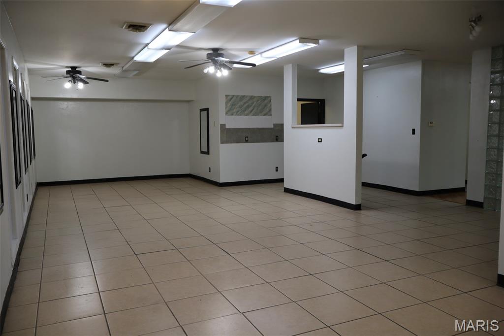 Kirchhoffs 02 - Commercial Lease