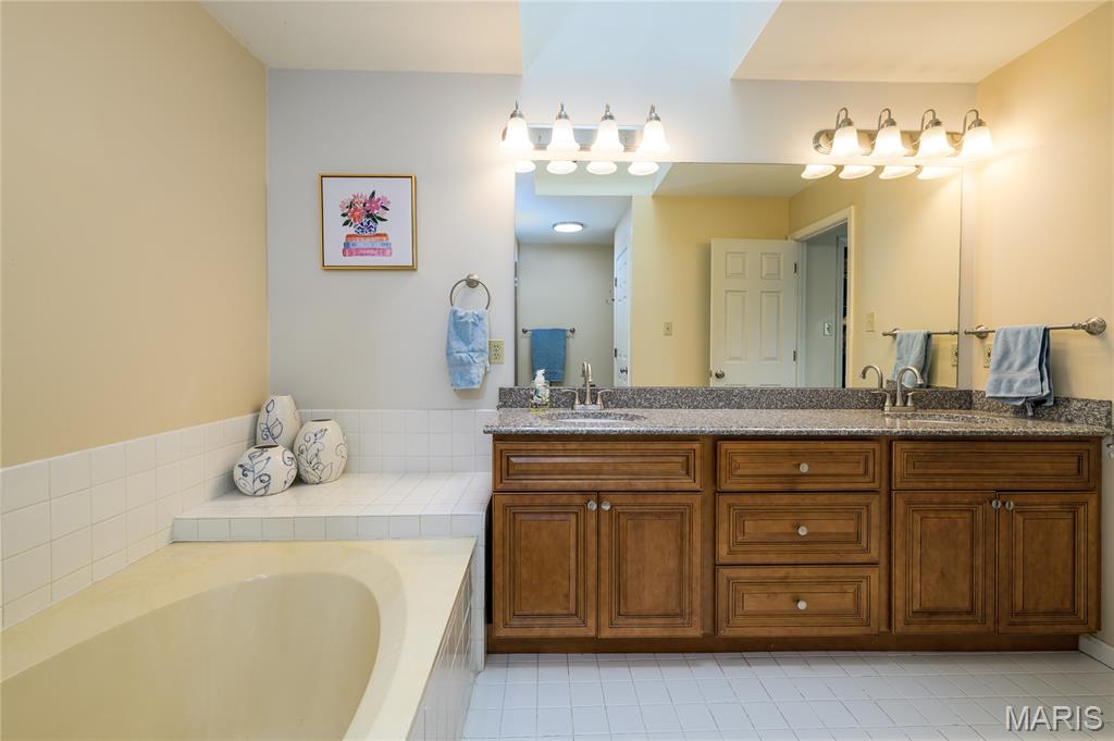 White Gate Farms Condo Amd - Residential