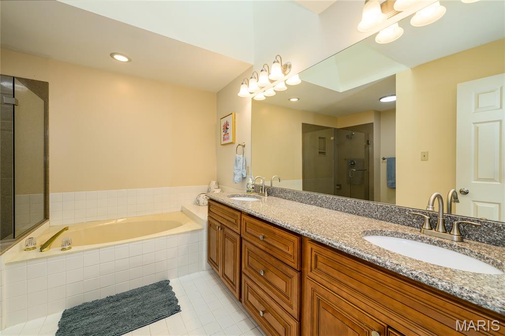 White Gate Farms Condo Amd - Residential