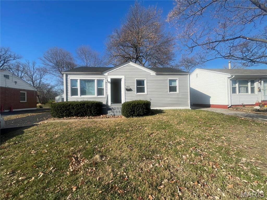 Great investment opportunity. This tenant-occupied property features 3 bedrooms, 1 full bathroom, 1 half bathroom and a 2-car garage currently rented at $1374 mo.
Please do not disturb the tenants or walk the property without an appointment.