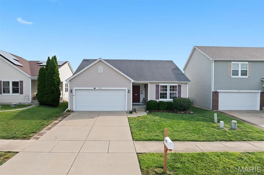 Welcome to 2705 Commons Parkway in Belleville. This inviting home offers a wonderful combination of comfort, functionality, and convenient location. The creative floor design provides spacious living areas, fantastic kitchen, comfortable bedrooms, and plenty of room to relax or entertain. Enjoy the benefits of being close to shopping, schools, parks, and major highways, as well as minutes to Scott Airforce base. It's a great place to call home, whether you are a first-time buyer, growing household or looking to simplify, this property is ready to welcome you home. Schedule your private showing today.