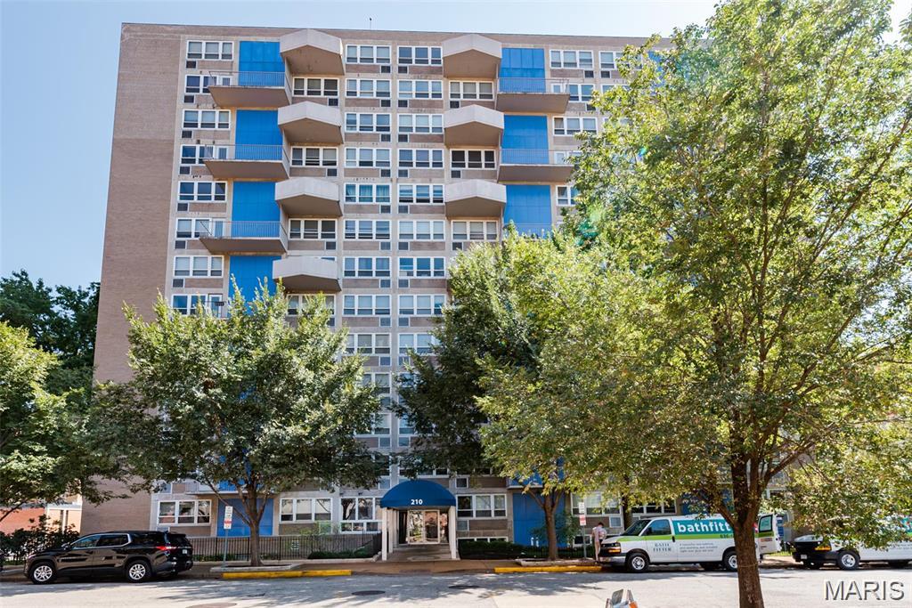 Welcome to Blu City Spaces! This total package 1 bedroom upper-level unit comes complete with a spacious private balcony featuring 9th floor views of downtown. Featuring a functional layout with the perfect amount of space dedicated to each room. Kitchen comes complete with custom cabinetry, granite countertops, gas range stove and breakfast bar with room for seating. Enjoy stunning eastern facing city views from both your living room and generously sized bedroom. Endless opportunity for storage with multiple built-in cabinets. Building amenities include: 24HR FRONT DESK ATTENDANT (rare find!), fitness center, lower-level community game/media room leading to the outdoor terrace with gas grills and a variety of seating. The building also offers a spacious laundry facility available to all residents. PRIME LOCATION-just blocks from the SLU Law School, new MLS Soccer Stadium, Enterprise Center & the Washington Avenue entertainment district. Included in rent price: water, sewer, trash and gas utilities + (1) assigned parking space + (1) assigned storage locker. Non-smoking, pet-free unit.
