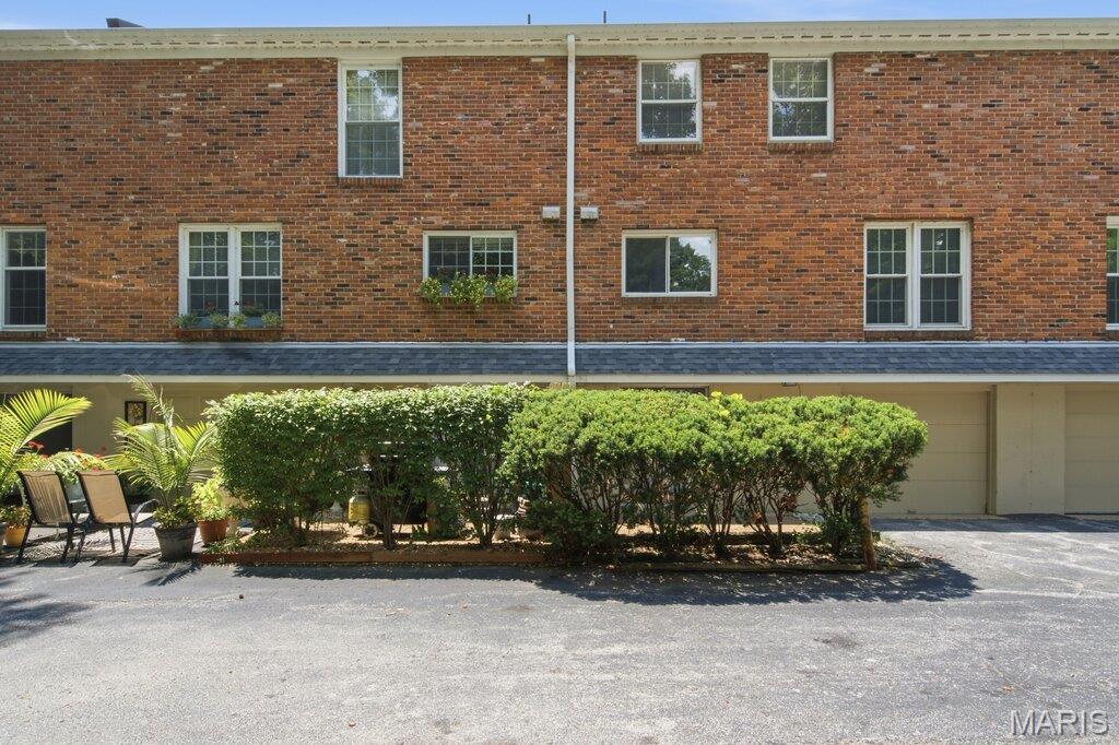 Woods Glen Condo 9 - Residential